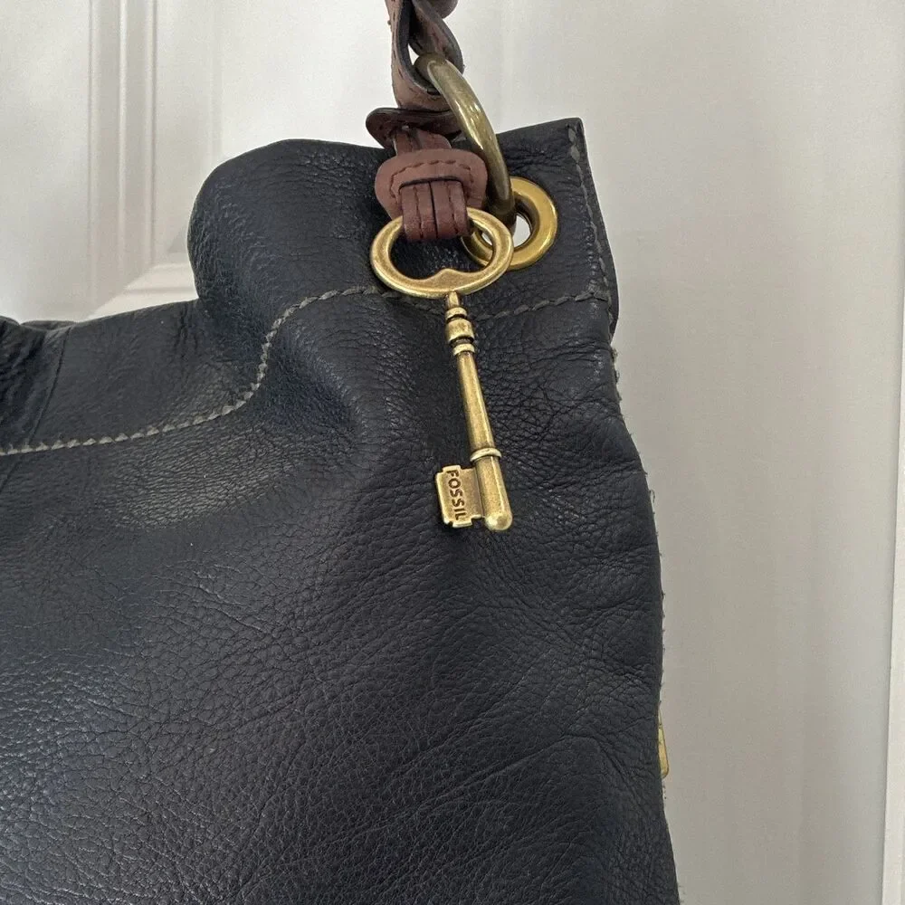 Fossil Black Pebbled Shoulder Bag Brown Strap Zip Lined Pockets Gold Key